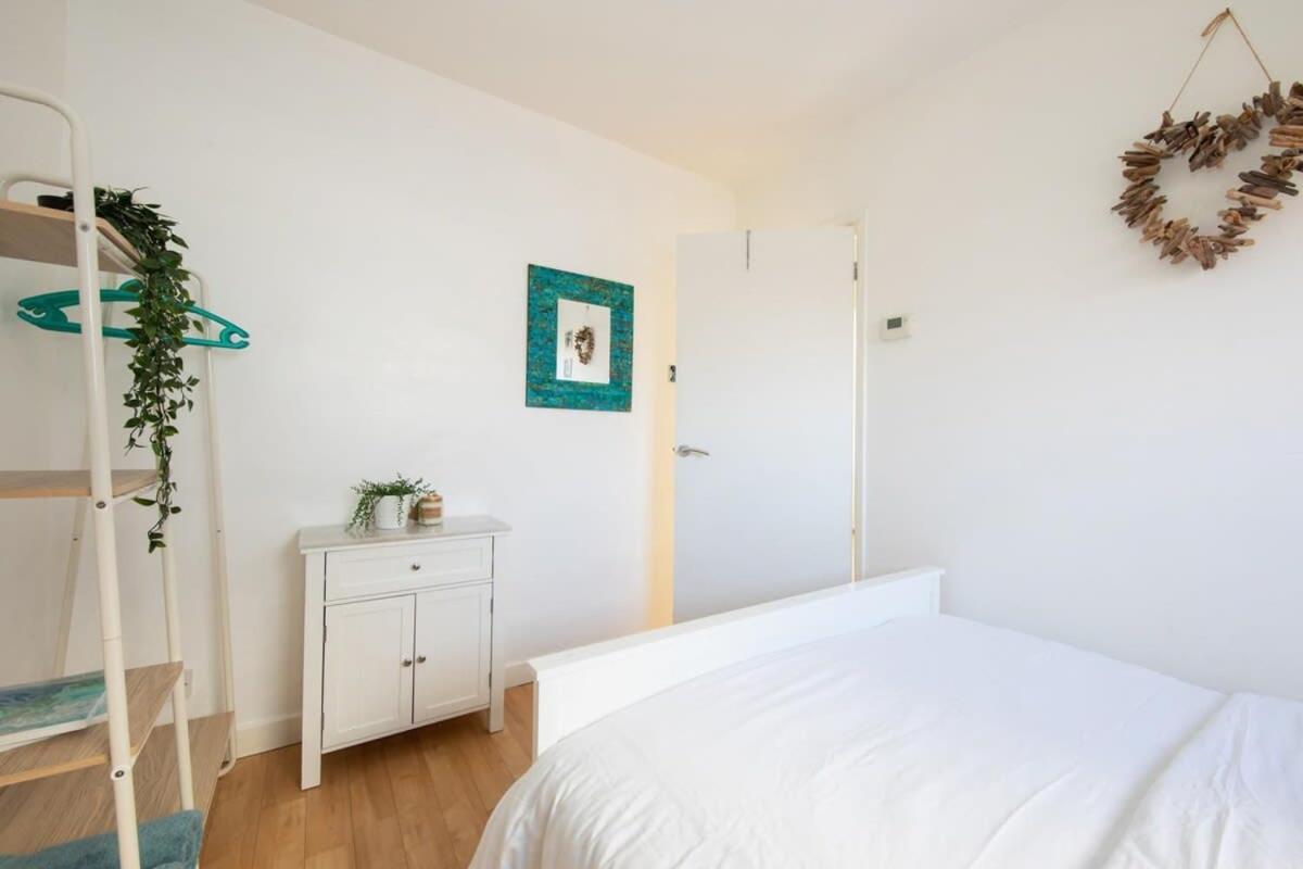 Sunny & Modern Near The Beach & Village W Parking إيست ويترينج المظهر الخارجي الصورة