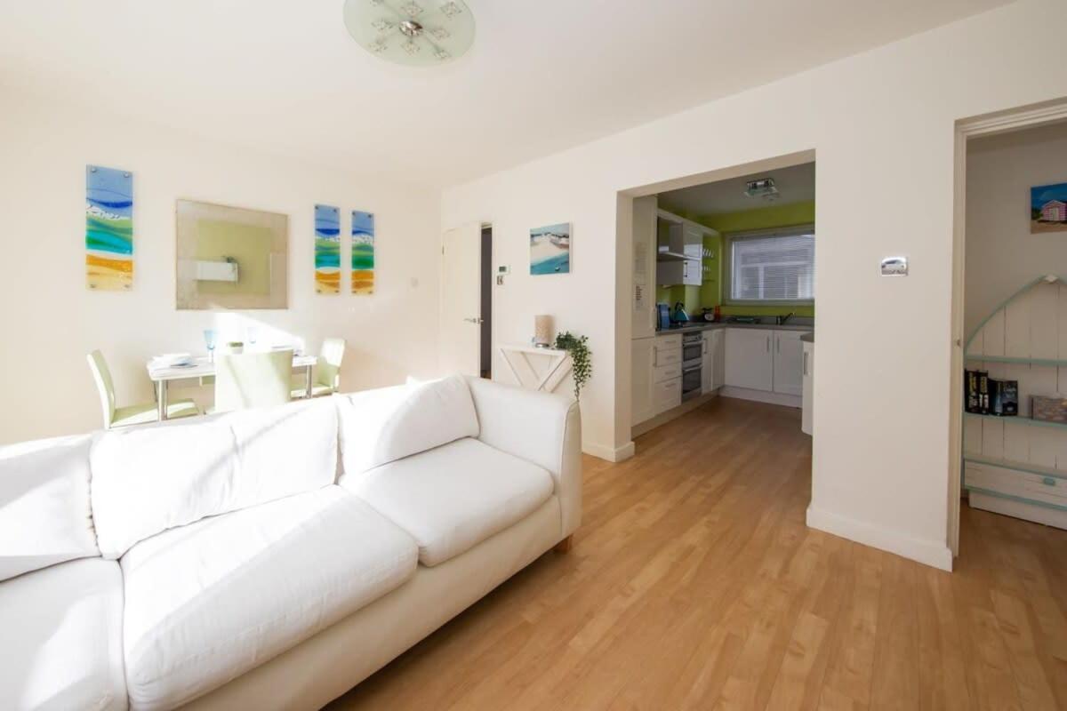 Sunny & Modern Near The Beach & Village W Parking إيست ويترينج المظهر الخارجي الصورة