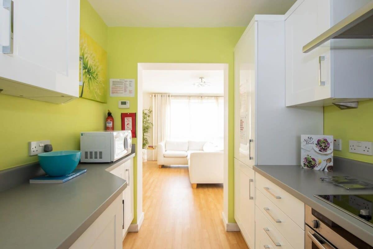 Sunny & Modern Near The Beach & Village W Parking إيست ويترينج المظهر الخارجي الصورة