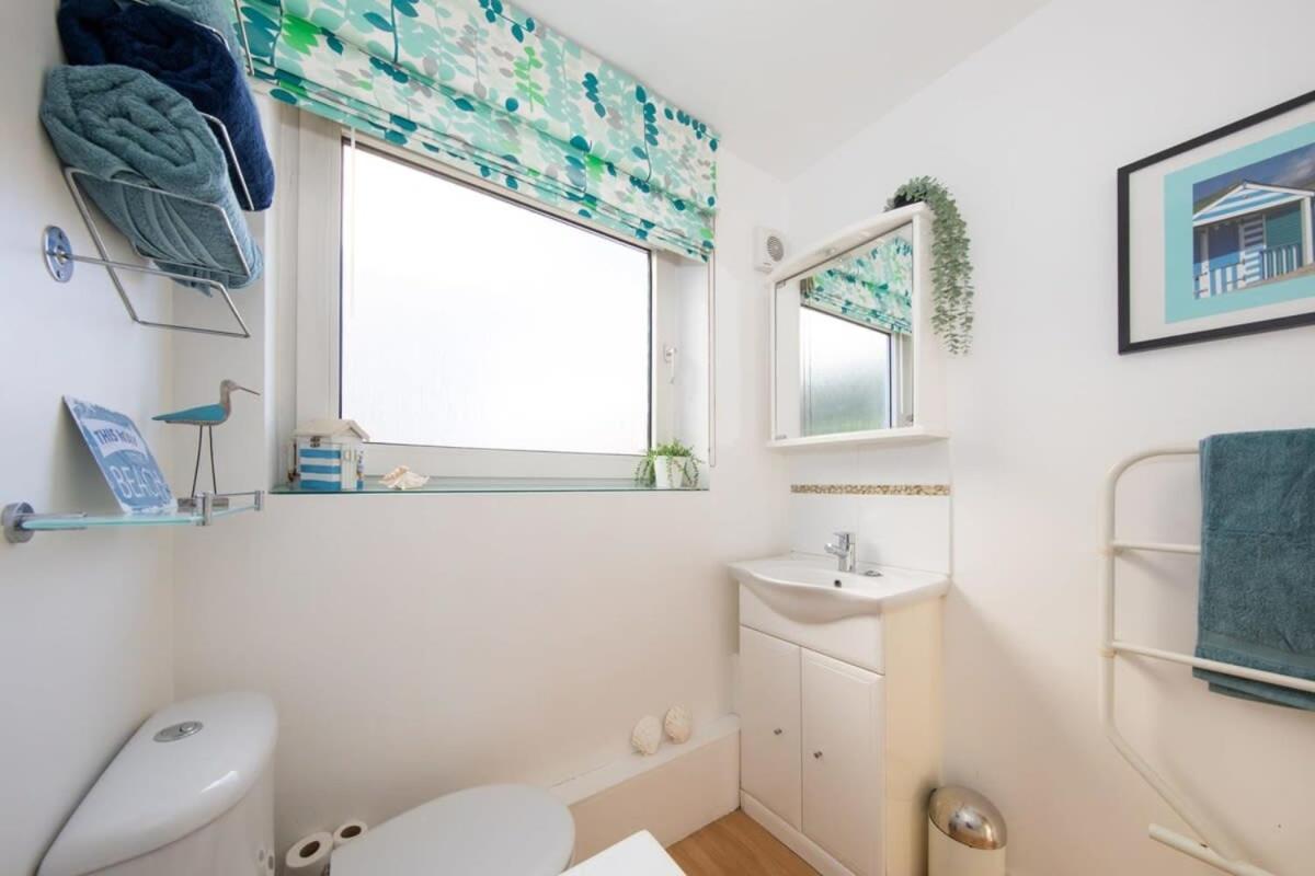 Sunny & Modern Near The Beach & Village W Parking إيست ويترينج المظهر الخارجي الصورة